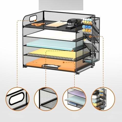 Metallisches Schreibtisch-Organizer mit mehreren Ablagen und Fächern.