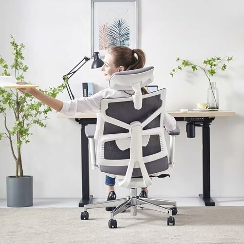 Ergonomischer Bürostuhl mit adaptiver Rückenlehne